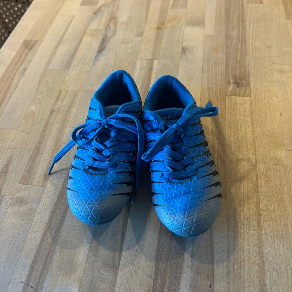 Vizari Bolt Firm Ground Kids Pre-owned BlueSilver/Black Soccer Cleats - size 1Y